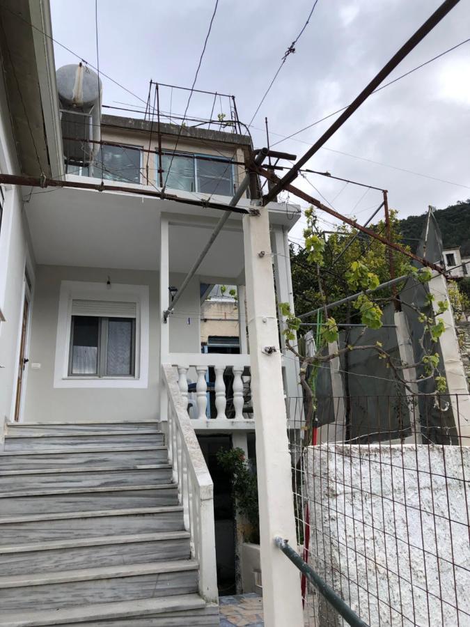 Lili'S House Villa Delvine Екстериор снимка