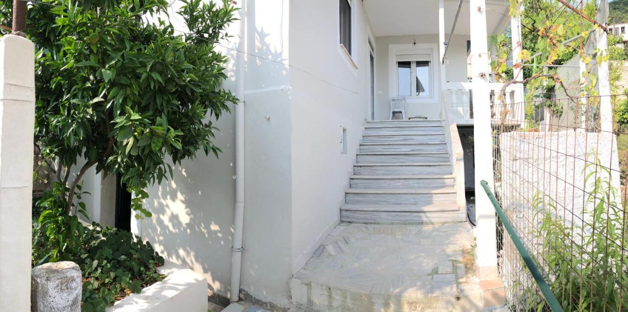 Lili'S House Villa Delvine Екстериор снимка